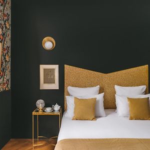Zimmer mit Kingsize-Bett